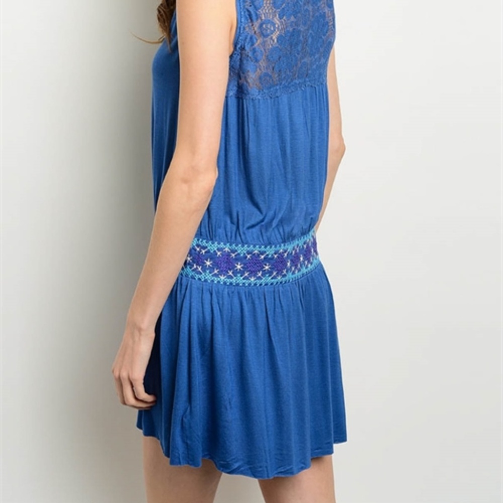Blue Drop Waist Tunic Top with Floral Lace Detail. - Picture 4 of 7